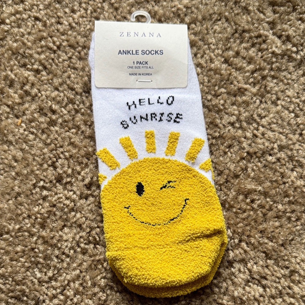 NWT- Zenana “Hello Sunrise” Yellow and White Ankle Socks